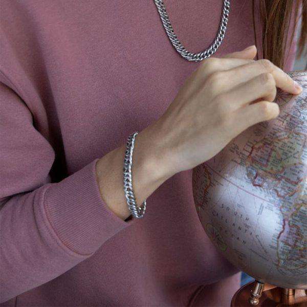 ragazza indossa bracciale acciaio inossidabile donna vestopazzo sigrid