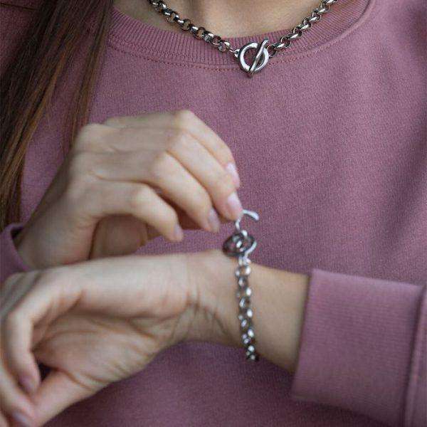 ragazza indossa bracciale acciaio inossidabile donna vestopazzo siv