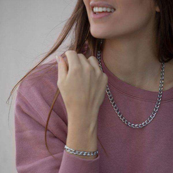 ragazza indossa collana acciaio inossidabile donna vestopazzo engla