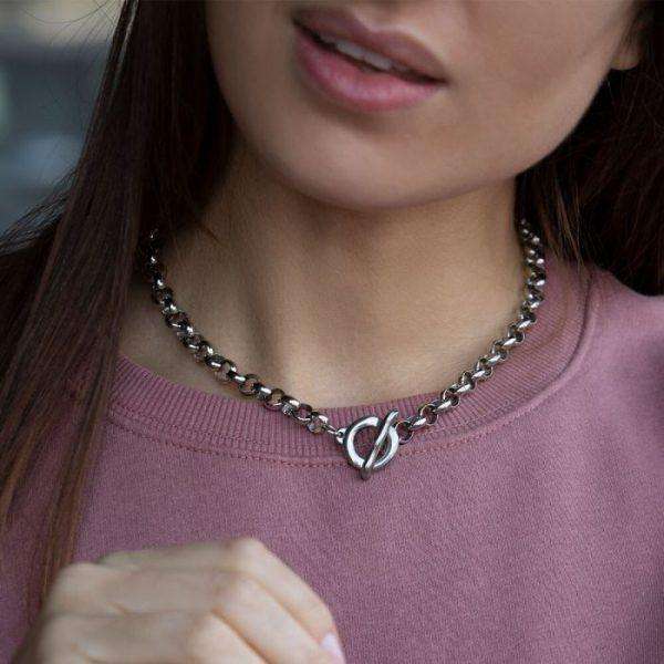 ragazza indossa collana acciaio inossidabile donna vestopazzo siv
