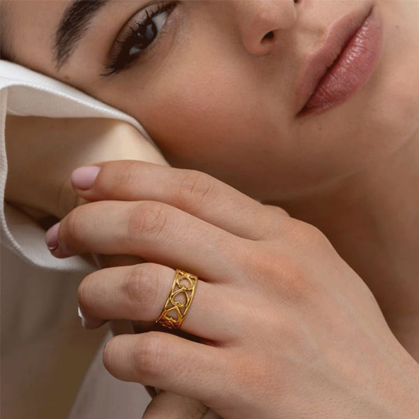 anello fascia cuori bucati acciaio placcato oro vestopazzo donna